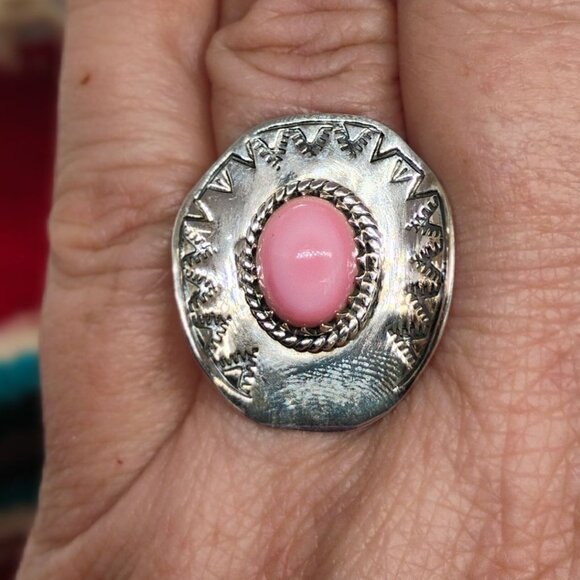 Southwest Western Cowgirl Sterling Silver Pink Conch Shell Cowboy Hat Ring Sz 8 - Picture 2 of 8